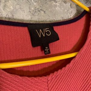 W-5 Women’s medium size top in rust color.